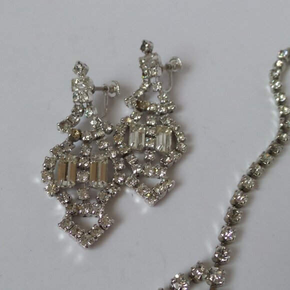 Vintage rhinestone necklace and earrings - Picture 7 of 13